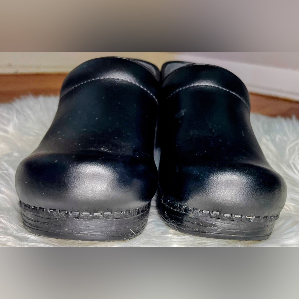 Dansko Professional Black Leather Clog - Picture 7 of 13